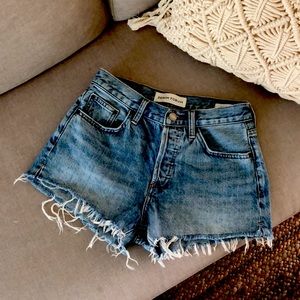 Denim Forum yoko short sz 25 from Aritzia ❤️ picture this bleu